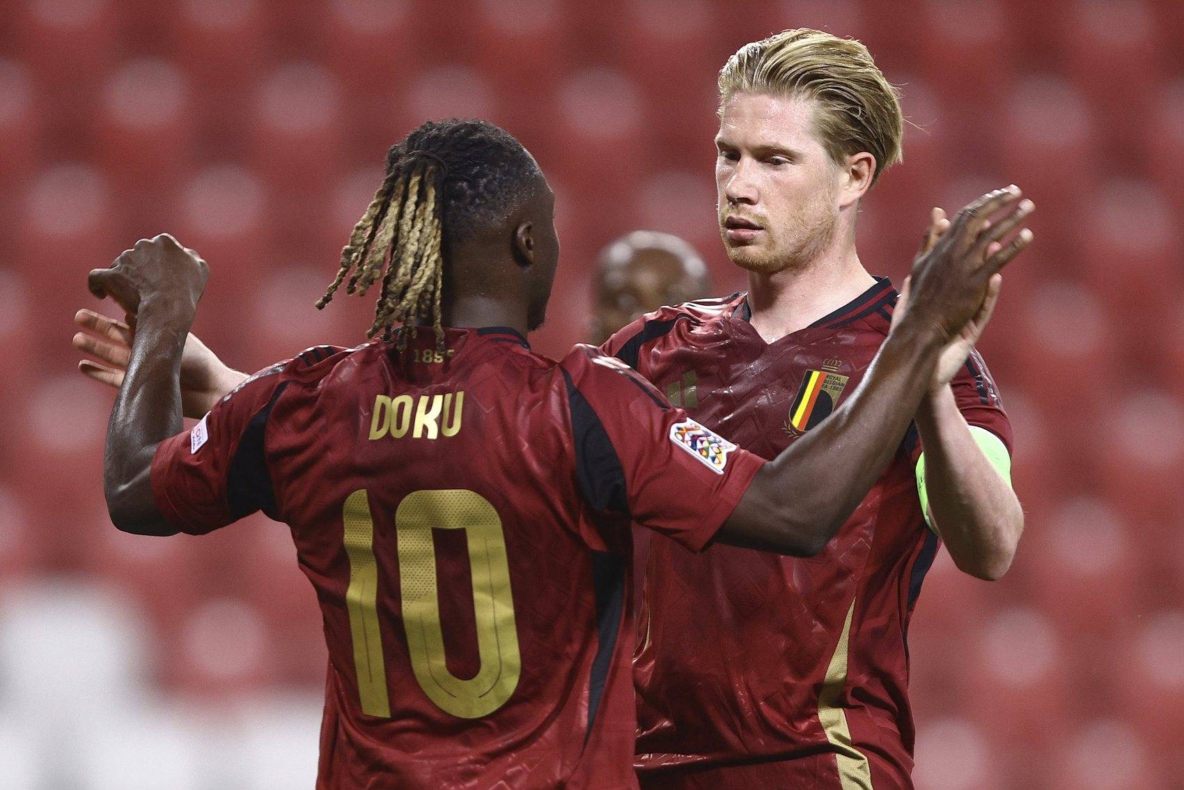 足球明星在不同国家展开激战 足球明星在不同国家展开激战