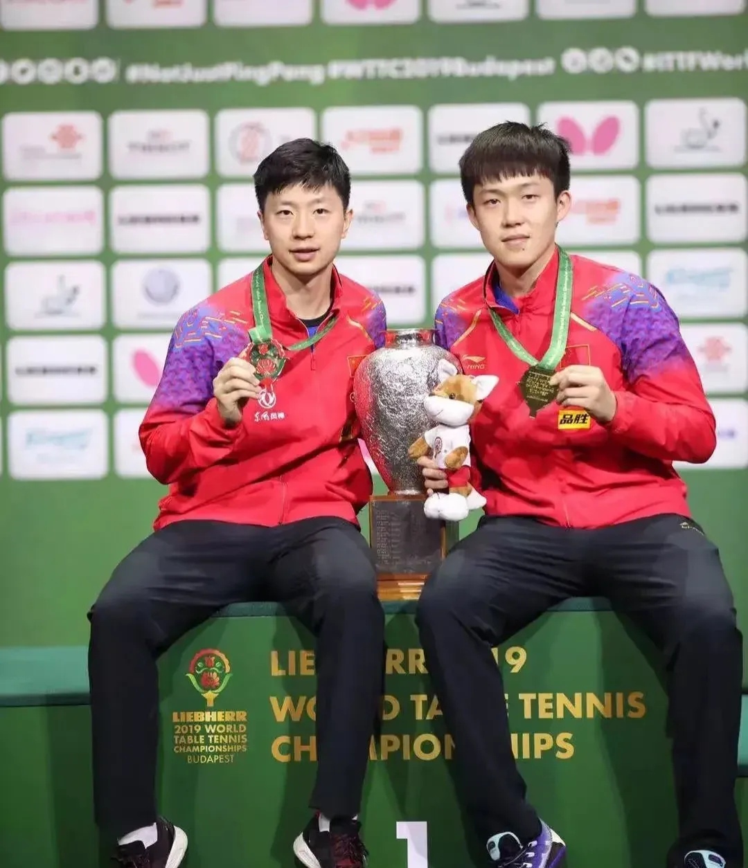 中国乒乓球队完胜英国乒乓球队,马龙送出助攻 中国乒乓球队完胜英国乒乓球队,马龙送出助攻