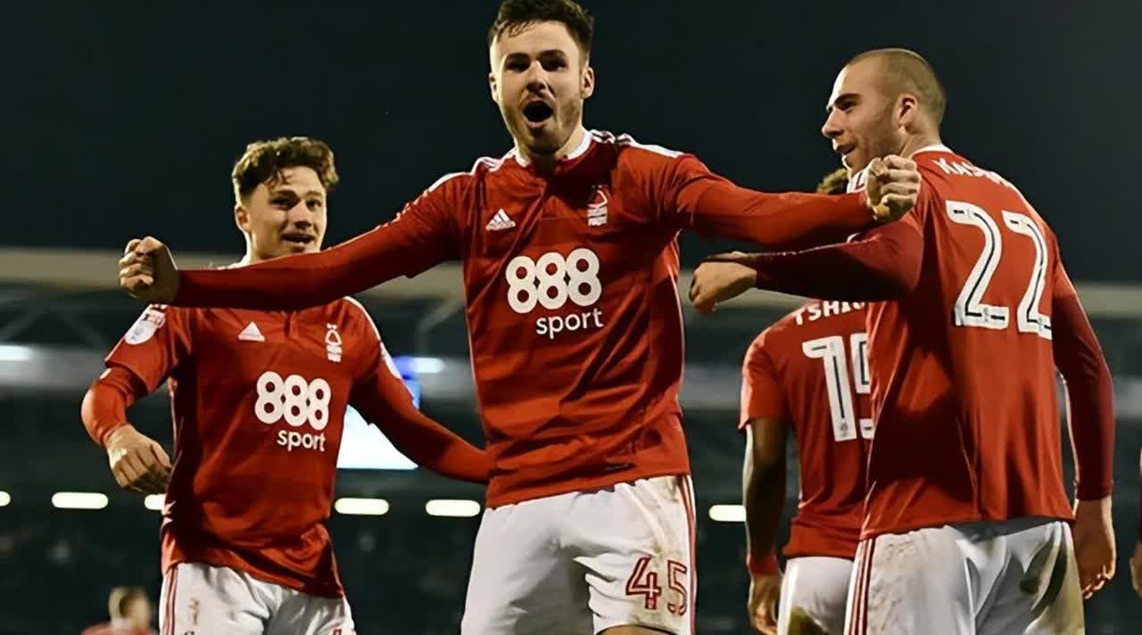 PG电子娱乐官网-莱比锡红牛轻取曼联，范戴克点燃赛场的简单介绍