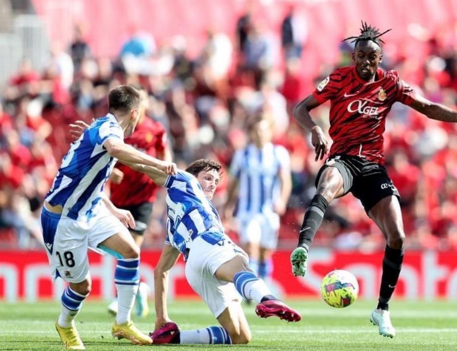 塞维利亚主场击败埃瓦尔，继续领跑西甲积分榜的简单介绍