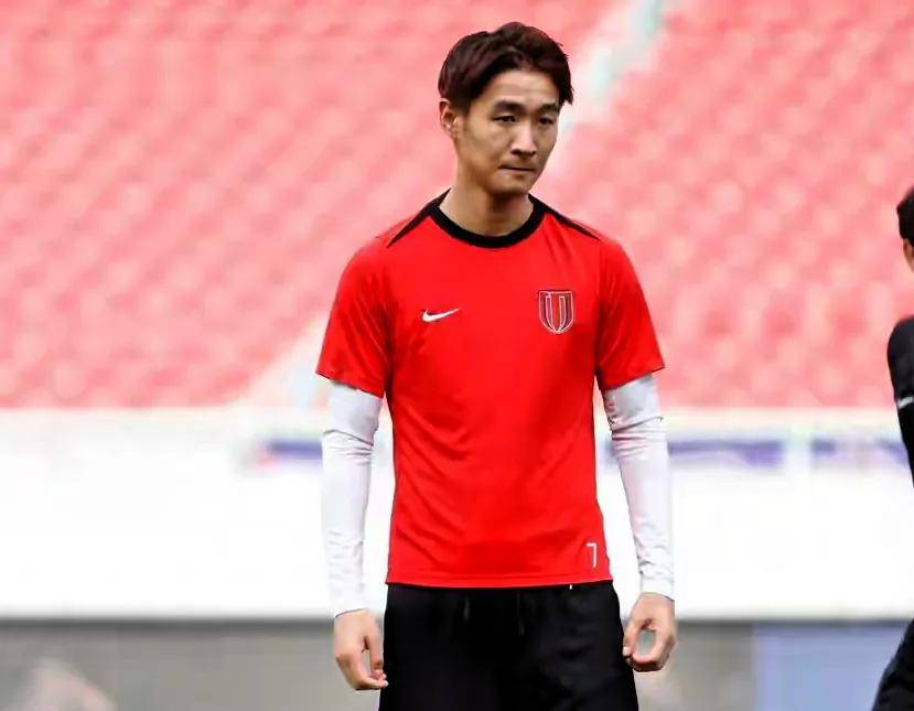 包含锡耶纳迎来胜利，追赶积分榜前列的词条