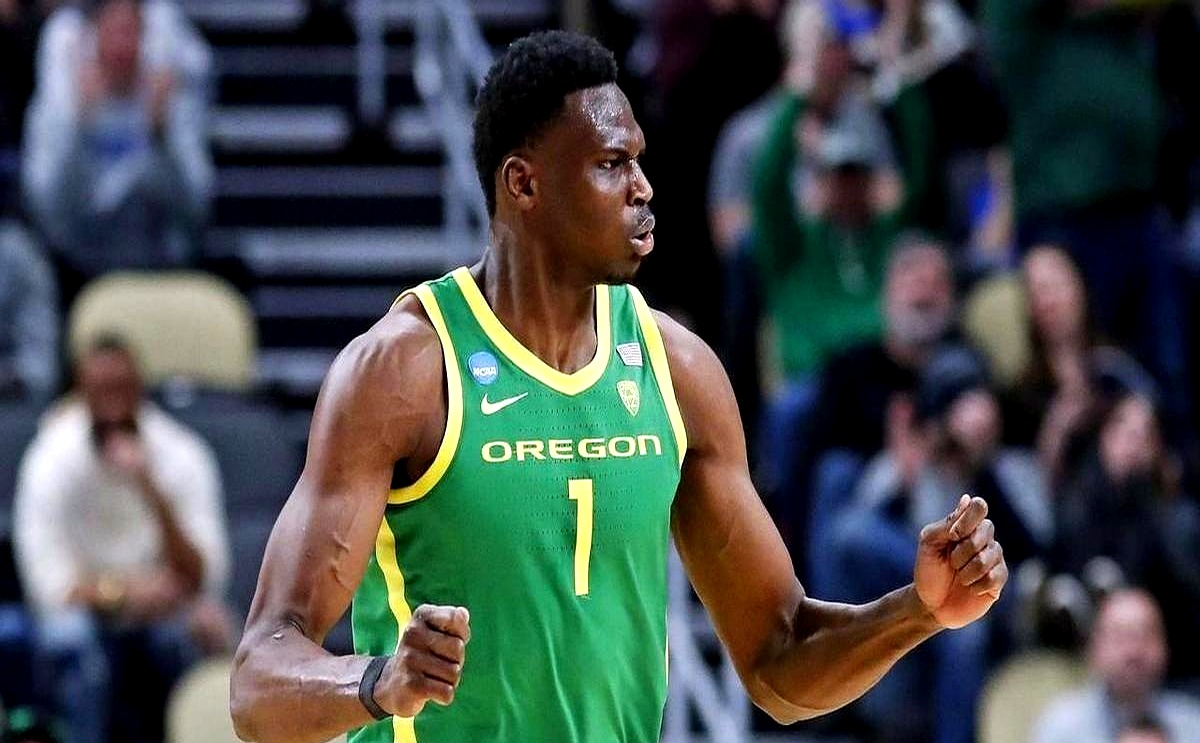 灰熊中锋内线表现霸道掌控比赛