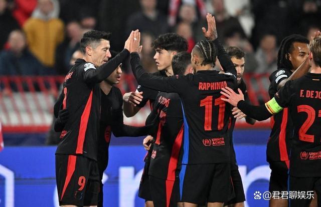 包含巴萨将对阵拜仁，两支劲旅的对决势不可挡的词条