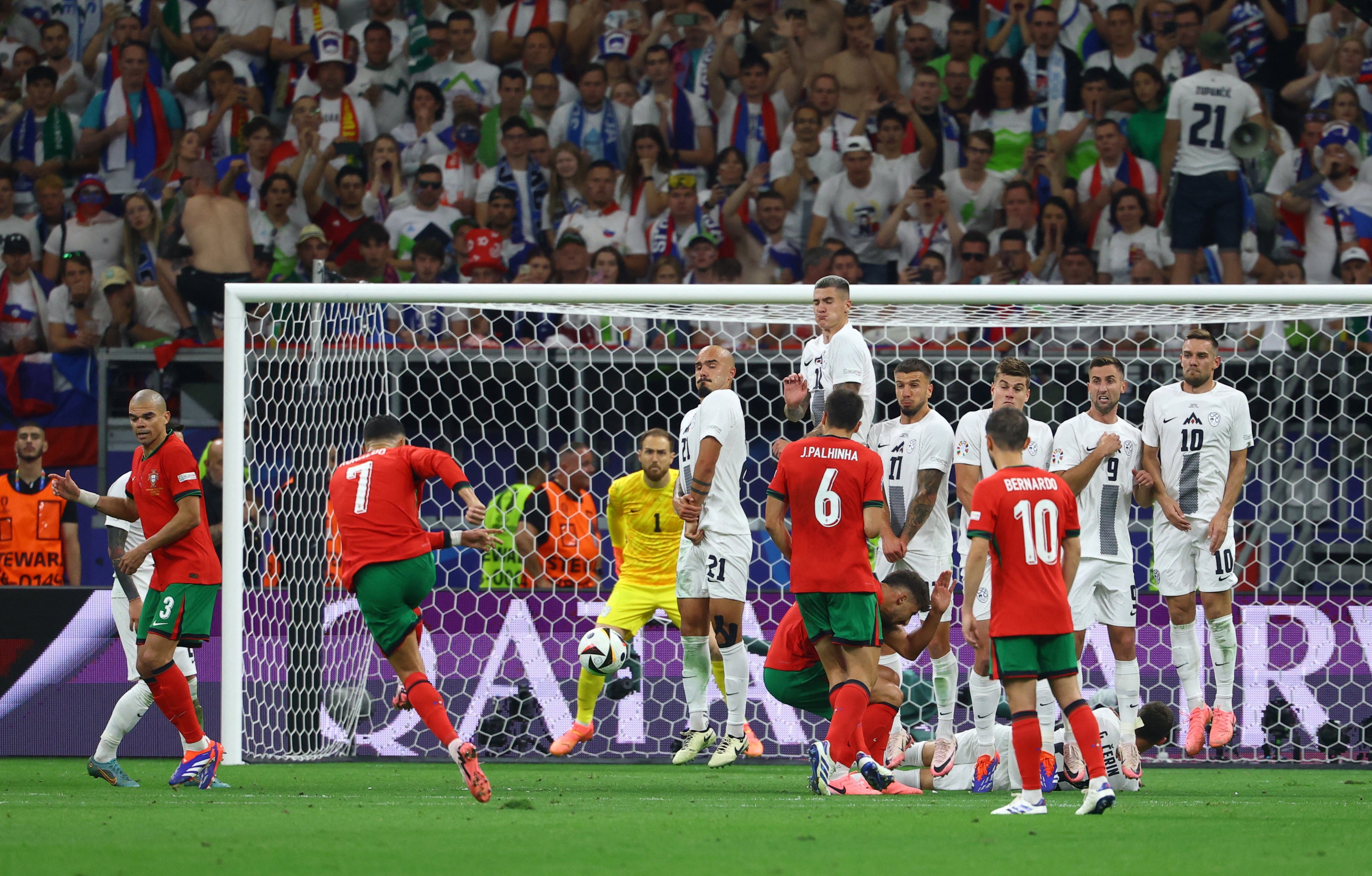 葡萄牙不敌荷兰，无缘欧洲杯半决赛遗憾出局的简单介绍