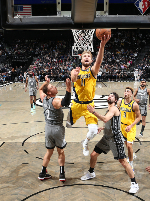 篮网全队表现出色，逆转取胜拉开比分差距的简单介绍