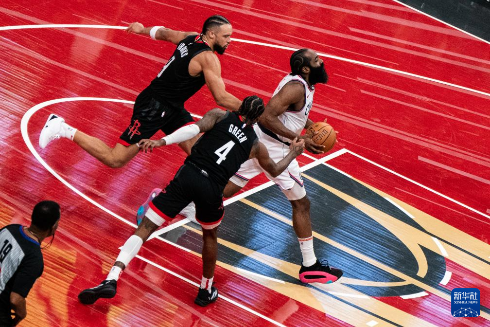 篮网全队表现出色，逆转取胜拉开比分差距的简单介绍