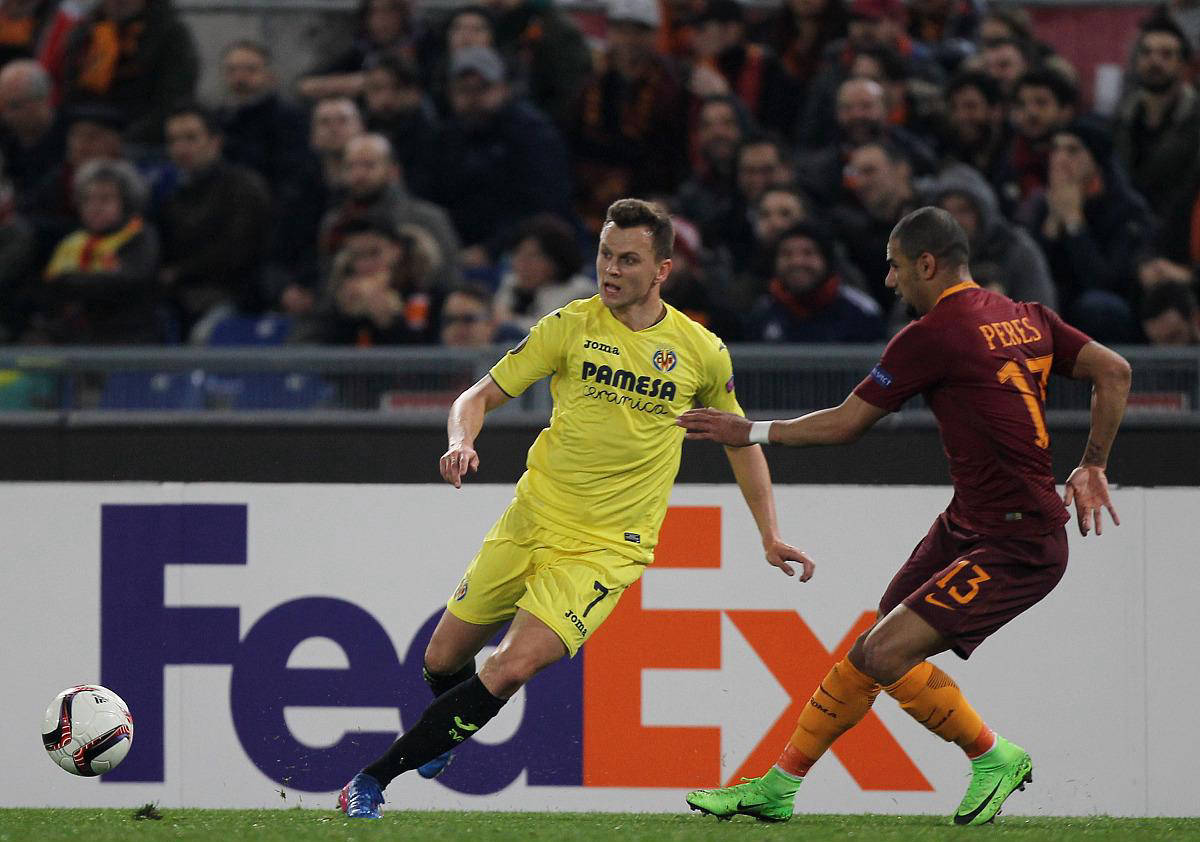 包含比利亚雷亚尔客场憾负赫塔菲，遭遇失利的词条