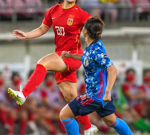 女足比赛大获全胜，夺得世界杯总冠军