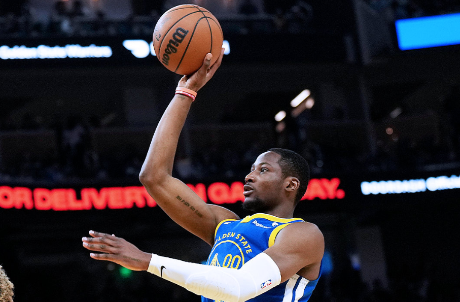 PG电子游戏-关于马刺翻盘尼克斯，克莱三分雨点燃全场的信息