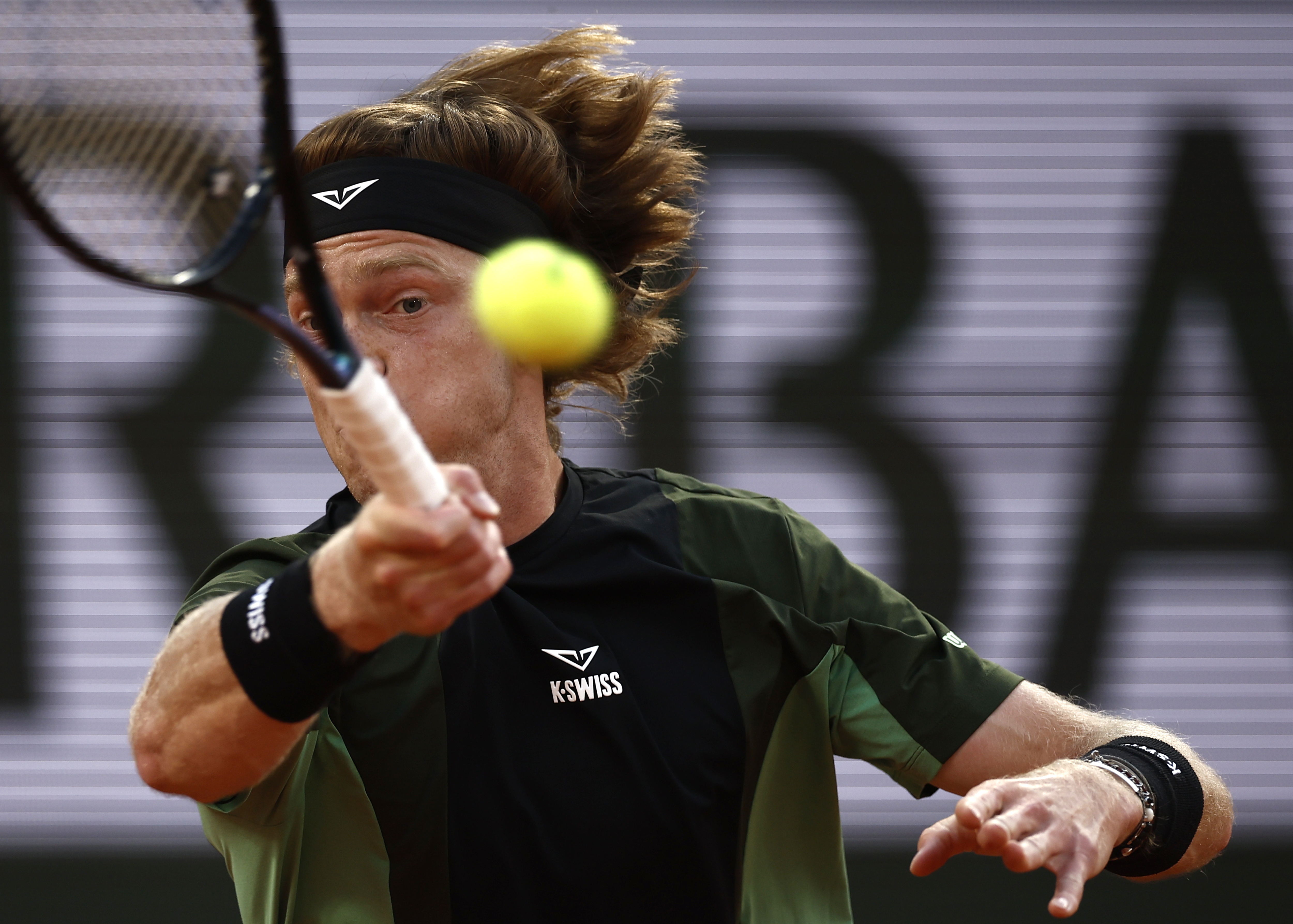 蒙特卡洛大师赛逆转法网，辛纳统治全场的简单介绍